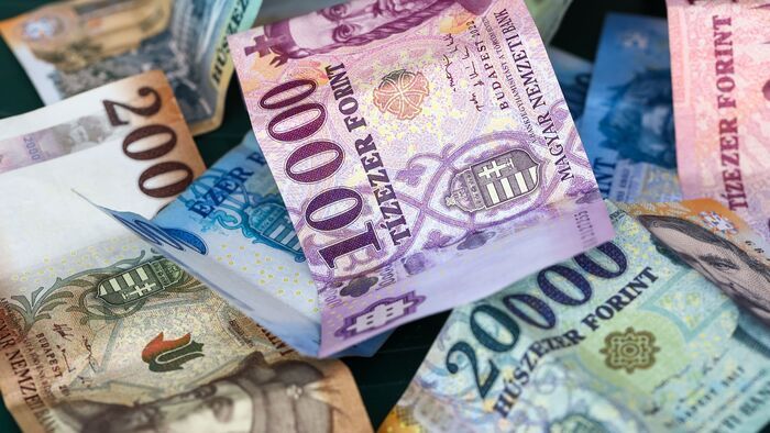 Kitart az OTP és a forint lendülete, 402 alatt az euró